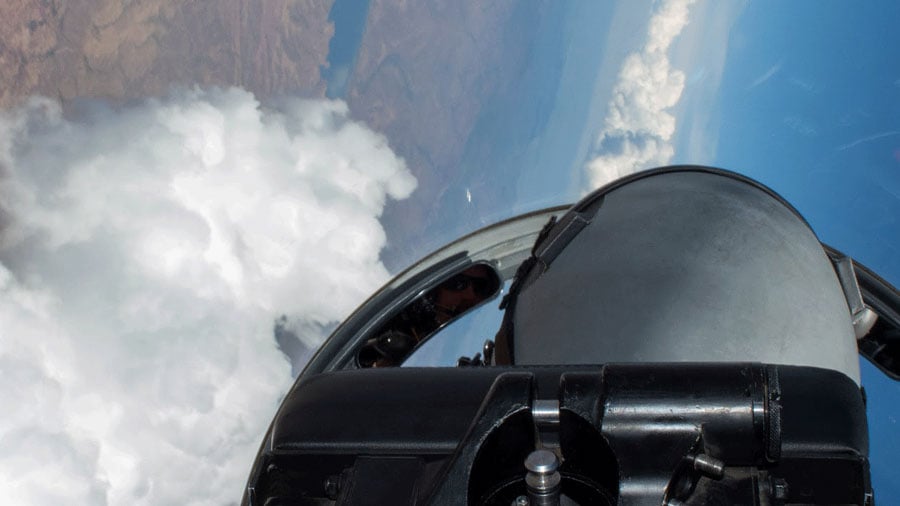 Cockpit-on-aircraft-900