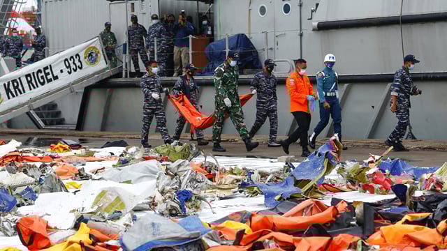 Indonesia-accident-SJ182-1